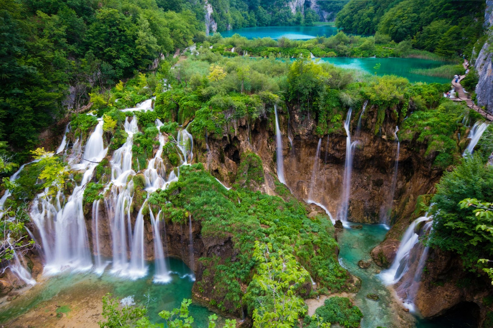 5. Plitvice Gölleri – Hırvatistan

Turkuaz renkli gölleri, şelaleleri ve yemyeşil doğasıyla Plitvice Gölleri, Avrupa'nın en güzel milli parklarından biri olarak gösteriliyor.