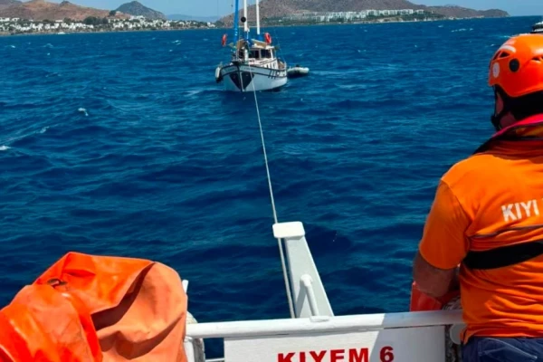 Bodrum Açıklarında Arızalanan Teknedeki 10 Kişi Kurtarıldı