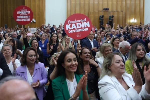 CHP Kadın Kollarından Kılıçdaroğlu’na Meclis'te Dev Destek!